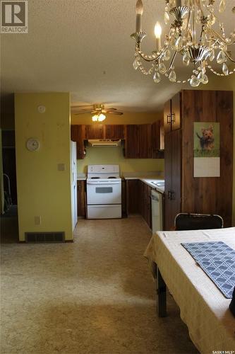 223 2Nd Street W, Climax, SK - Indoor Photo Showing Kitchen