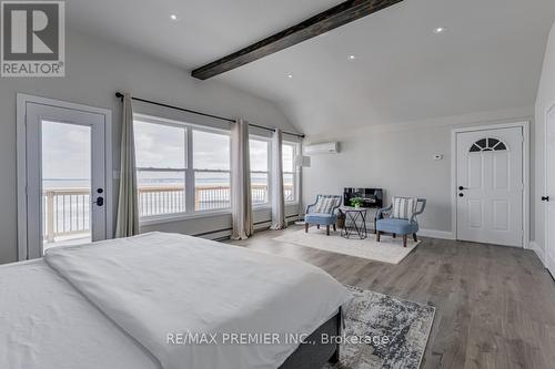 359 Limerick Street, Innisfil, ON - Indoor Photo Showing Bedroom