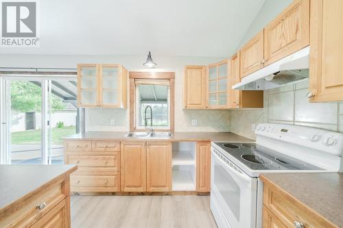 5474 Tatton Station Road, 100 Mile House, BC - Indoor Photo Showing Kitchen With Double Sink