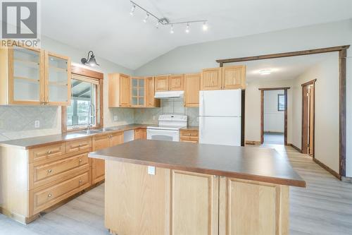 5474 Tatton Station Road, 100 Mile House, BC - Indoor Photo Showing Kitchen With Double Sink