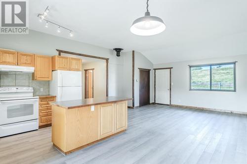 5474 Tatton Station Road, 100 Mile House, BC - Indoor Photo Showing Kitchen