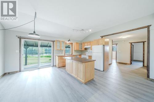 5474 Tatton Station Road, 100 Mile House, BC - Indoor Photo Showing Kitchen