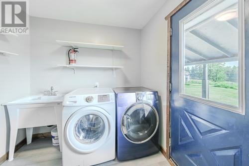 5474 Tatton Station Road, 100 Mile House, BC - Indoor Photo Showing Laundry Room