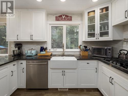 8025 Newcastle Crescent, Prince George, BC - Indoor Photo Showing Kitchen