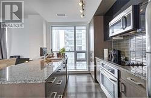 1620 - 98 Lillian Street, Toronto (Mount Pleasant West), ON - Indoor Photo Showing Kitchen With Upgraded Kitchen