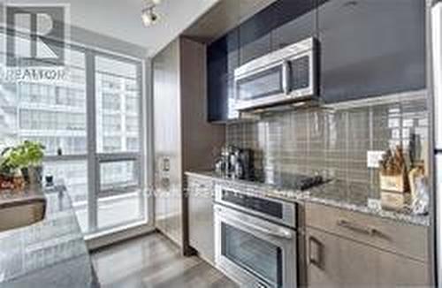 1620 - 98 Lillian Street, Toronto (Mount Pleasant West), ON - Indoor Photo Showing Kitchen With Upgraded Kitchen