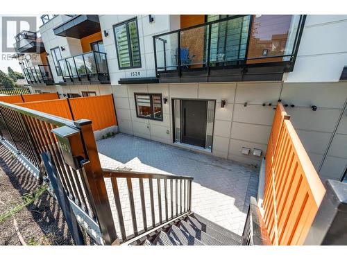 1520 Lakeview Street, Kelowna, BC - Outdoor With Balcony With Exterior