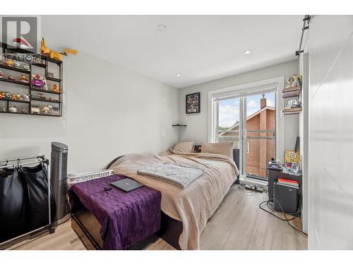 1520 Lakeview Street, Kelowna, BC - Indoor Photo Showing Bedroom