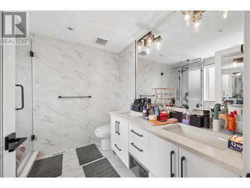 1520 Lakeview Street, Kelowna, BC - Indoor Photo Showing Bathroom