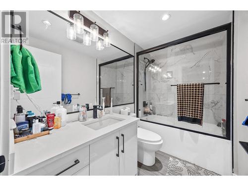 1520 Lakeview Street, Kelowna, BC - Indoor Photo Showing Bathroom