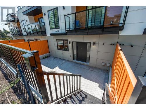 1520 Lakeview Street, Kelowna, BC - Outdoor With Balcony With Exterior