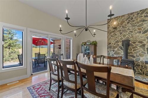 1258 Round Lake Road, Spallumcheen, BC - Indoor Photo Showing Dining Room