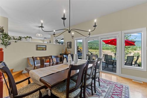 1258 Round Lake Road, Spallumcheen, BC - Indoor Photo Showing Dining Room