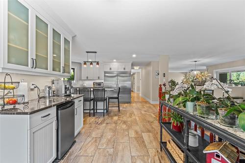 1258 Round Lake Road, Spallumcheen, BC - Indoor Photo Showing Kitchen With Upgraded Kitchen