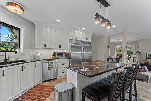 1258 Round Lake Road, Spallumcheen, BC - Indoor Photo Showing Kitchen With Upgraded Kitchen