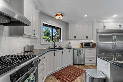 1258 Round Lake Road, Spallumcheen, BC - Indoor Photo Showing Kitchen With Upgraded Kitchen