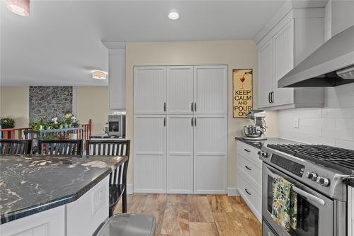 1258 Round Lake Road, Spallumcheen, BC - Indoor Photo Showing Kitchen