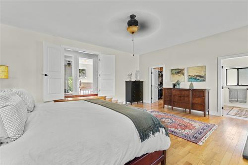 1258 Round Lake Road, Spallumcheen, BC - Indoor Photo Showing Bedroom