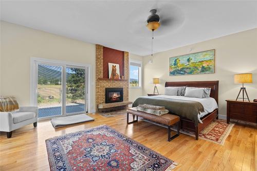 1258 Round Lake Road, Spallumcheen, BC - Indoor Photo Showing Bedroom