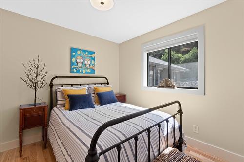 1258 Round Lake Road, Spallumcheen, BC - Indoor Photo Showing Bedroom