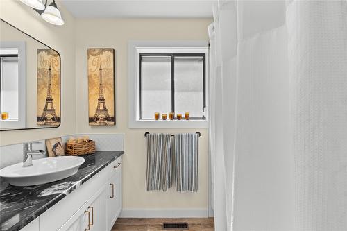 1258 Round Lake Road, Spallumcheen, BC - Indoor Photo Showing Bathroom