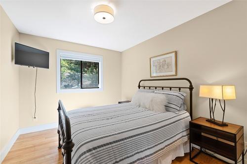 1258 Round Lake Road, Spallumcheen, BC - Indoor Photo Showing Bedroom