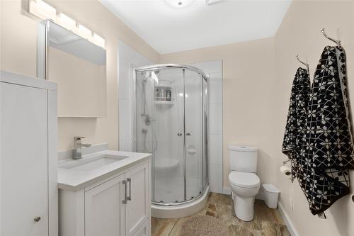 1258 Round Lake Road, Spallumcheen, BC - Indoor Photo Showing Bathroom