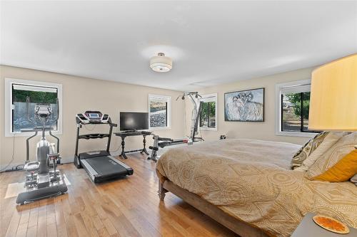 1258 Round Lake Road, Spallumcheen, BC - Indoor Photo Showing Bedroom