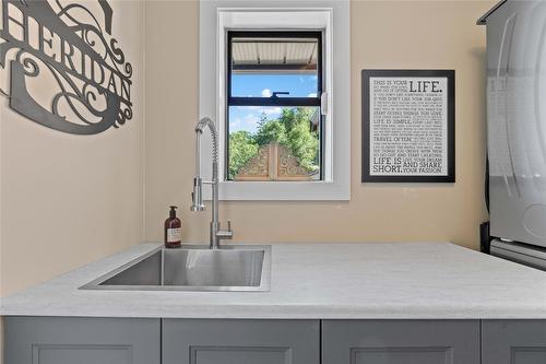 1258 Round Lake Road, Spallumcheen, BC - Indoor Photo Showing Kitchen