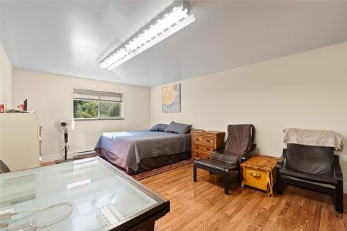 1258 Round Lake Road, Spallumcheen, BC - Indoor Photo Showing Bedroom