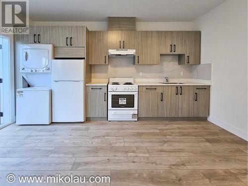 6Xxx Kitchener Street, Burnaby, BC - Indoor Photo Showing Kitchen