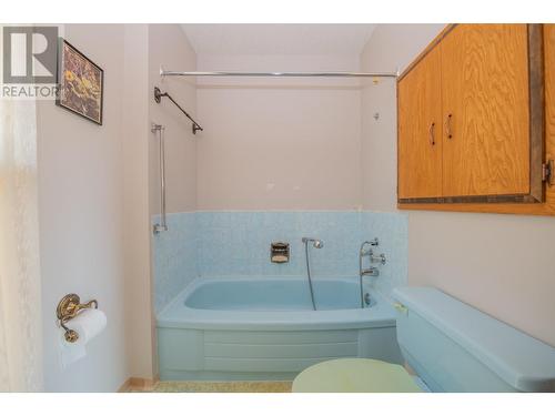 9653 Whitepoint Road, Vernon, BC - Indoor Photo Showing Bathroom