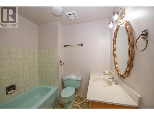 9653 Whitepoint Road, Vernon, BC - Indoor Photo Showing Bathroom