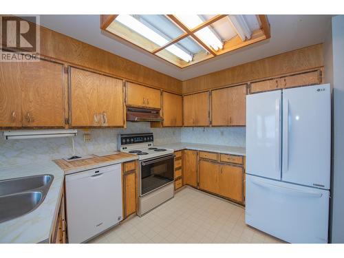 9653 Whitepoint Road, Vernon, BC - Indoor Photo Showing Kitchen With Double Sink