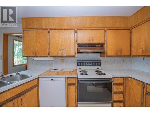 9653 Whitepoint Road, Vernon, BC - Indoor Photo Showing Kitchen With Double Sink