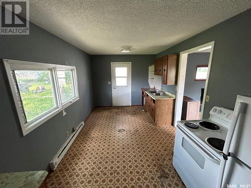 318 2Nd Avenue, Young, SK - Indoor