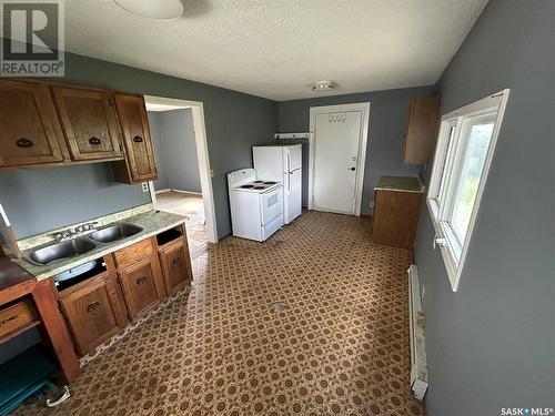 318 2Nd Avenue, Young, SK - Indoor Photo Showing Kitchen