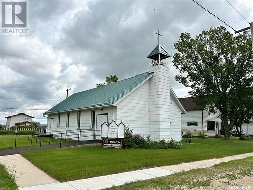 318 2Nd Avenue, Young, SK - Outdoor