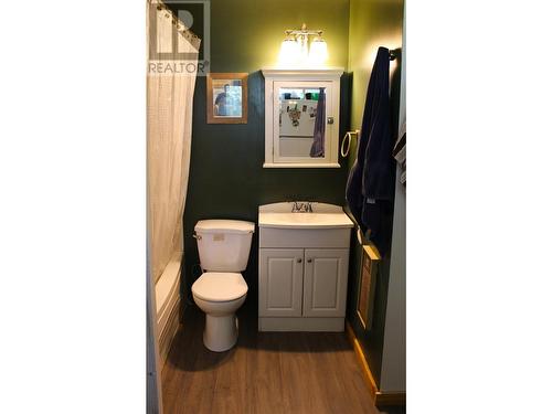 161 Salmon Arm Drive, Enderby, BC - Indoor Photo Showing Bathroom