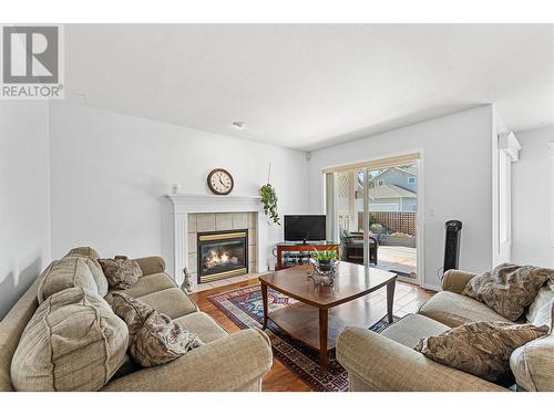 681 Cook Road, Kelowna, BC - Indoor Photo Showing Living Room With Fireplace