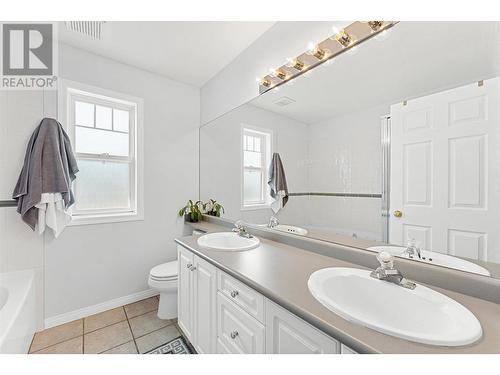 681 Cook Road, Kelowna, BC - Indoor Photo Showing Bathroom