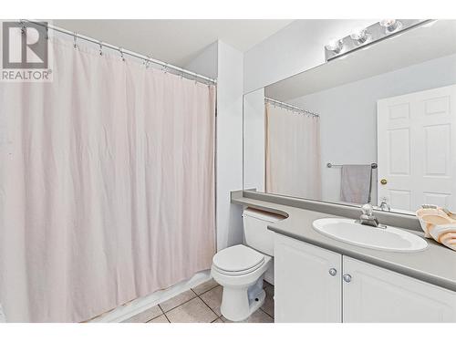 681 Cook Road, Kelowna, BC - Indoor Photo Showing Bathroom