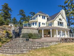 7941 Plumper Way  Pender Island, BC V0N 2M2