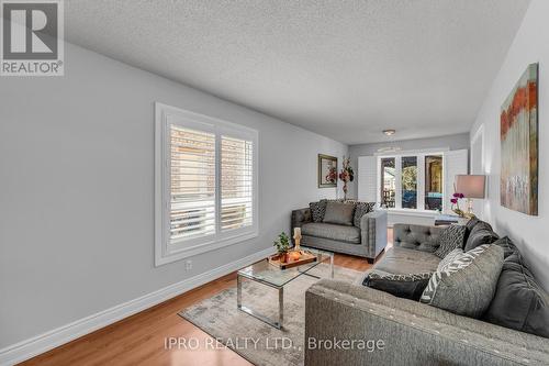 155 Bighorn Crescent, Brampton (Sandringham-Wellington), ON - Indoor Photo Showing Living Room