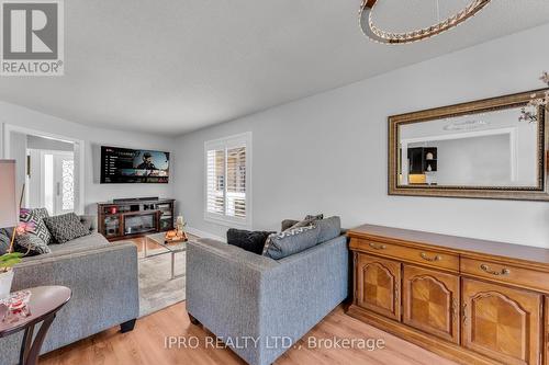 155 Bighorn Crescent, Brampton (Sandringham-Wellington), ON - Indoor Photo Showing Living Room