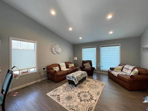 430 Currie Road, Swan River, MB - Indoor Photo Showing Living Room