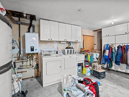 4085 Paxton Valley Rd, Kamloops, BC - Indoor Photo Showing Laundry Room