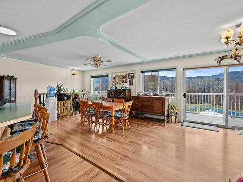 4085 Paxton Valley Rd, Kamloops, BC - Indoor Photo Showing Dining Room