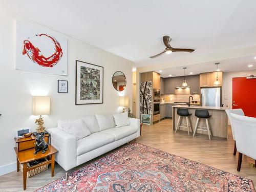 104-960 Reunion Ave, Langford, BC - Indoor Photo Showing Living Room