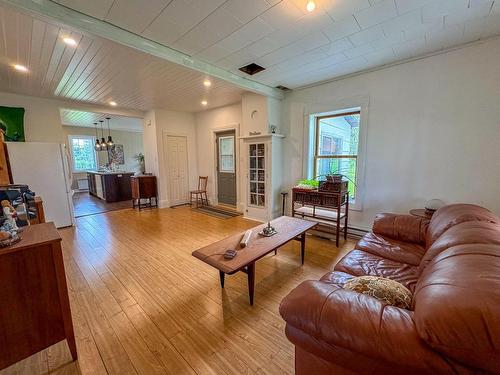 Salon - 1444 Route 148, Grenville-Sur-La-Rouge, QC - Indoor Photo Showing Living Room